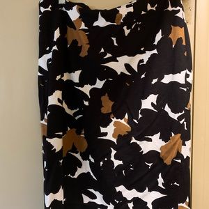 Cute midi skirt for summer work.